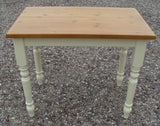 ^Kitchen Dining Table Size: 5' x 3'