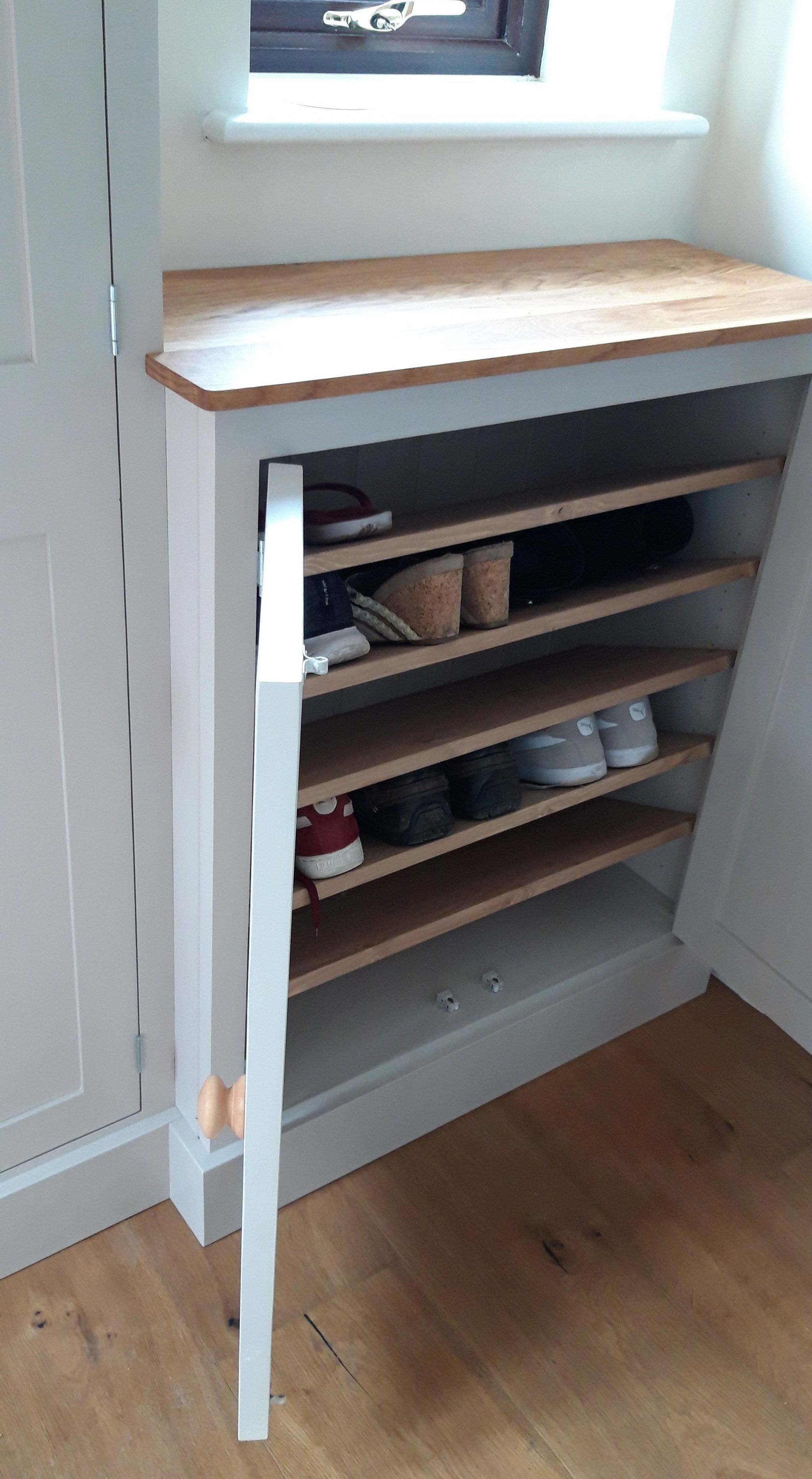 Shallow hallway cabinet online